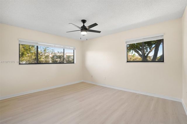 9446 S Belfort Cir 215, Tamarac, FL 33321