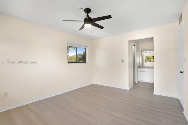 9446 S Belfort Cir 215, Tamarac, FL 33321