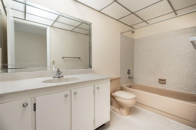 9446 S Belfort Cir 215, Tamarac, FL 33321