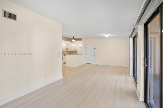 9446 S Belfort Cir 215, Tamarac, FL 33321