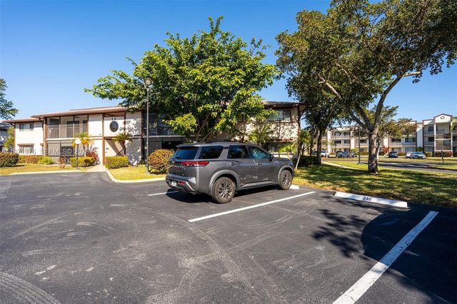 9446 S Belfort Cir 215, Tamarac, FL 33321