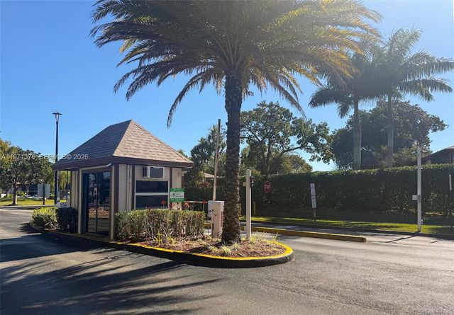 9446 S Belfort Cir 215, Tamarac, FL 33321