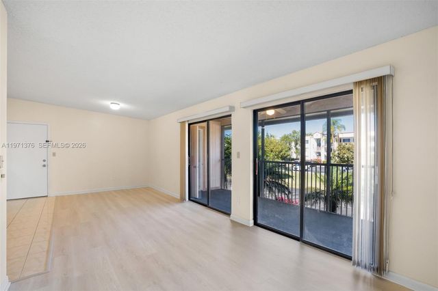 9446 S Belfort Cir 215, Tamarac, FL 33321