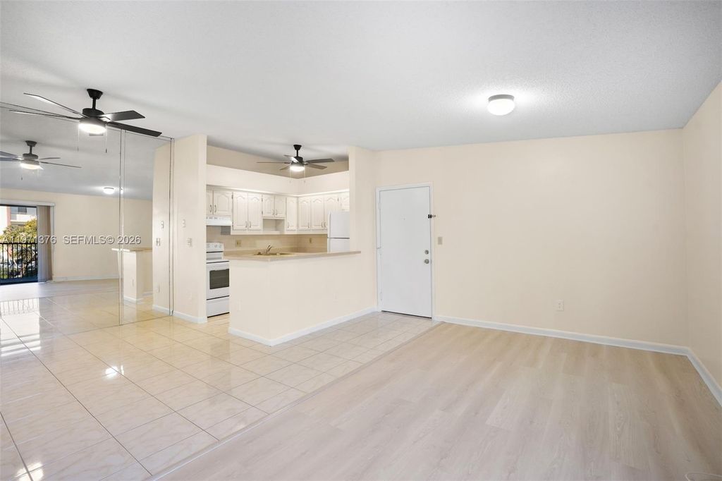 9446 S Belfort Cir 215, Tamarac, FL 33321