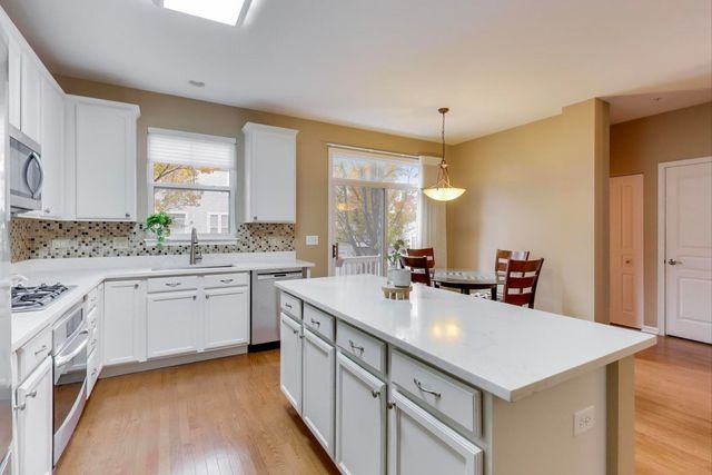 934 Tuscany Drive, Streamwood, IL 60107