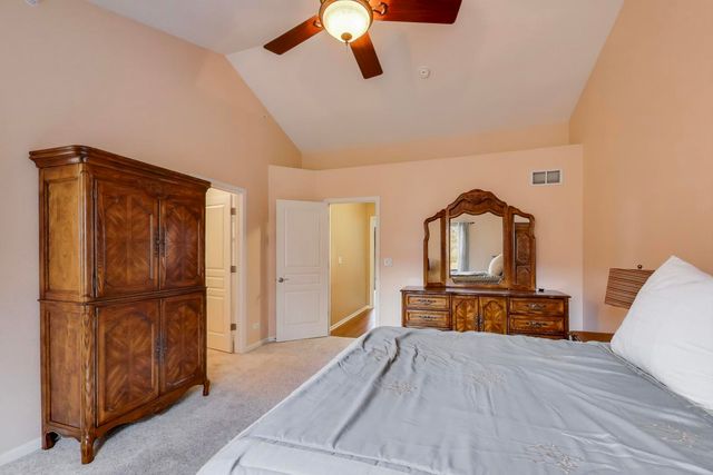 934 Tuscany Drive, Streamwood, IL 60107