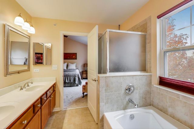 934 Tuscany Drive, Streamwood, IL 60107