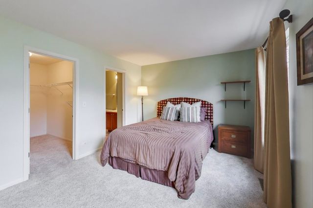 934 Tuscany Drive, Streamwood, IL 60107