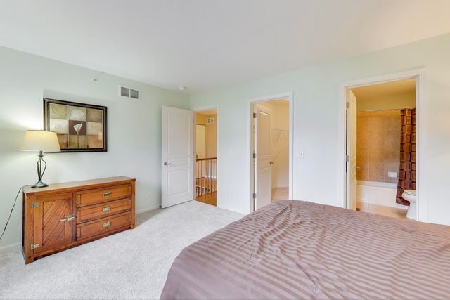 934 Tuscany Drive, Streamwood, IL 60107