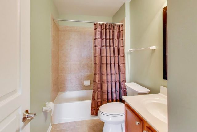 934 Tuscany Drive, Streamwood, IL 60107