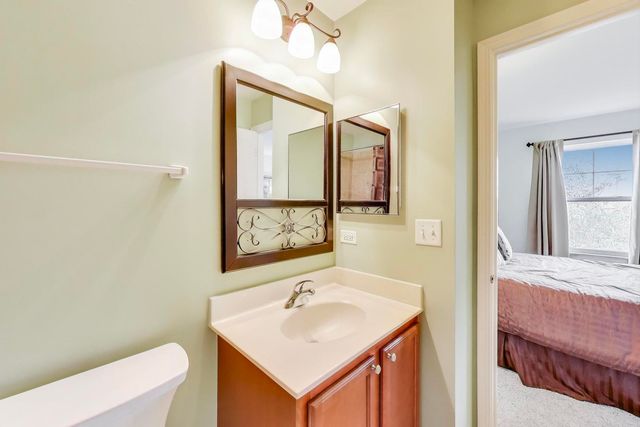 934 Tuscany Drive, Streamwood, IL 60107