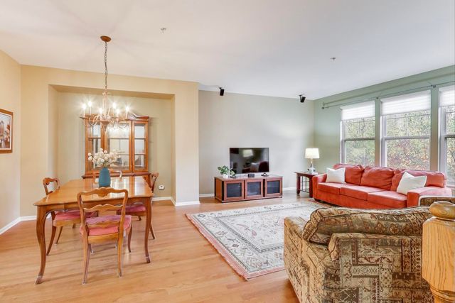 934 Tuscany Drive, Streamwood, IL 60107