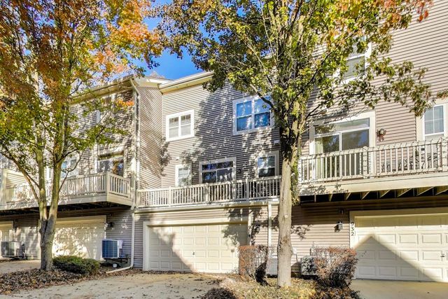 934 Tuscany Drive, Streamwood, IL 60107