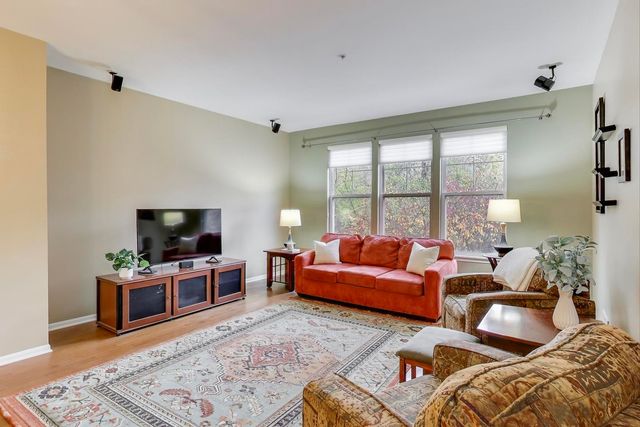 934 Tuscany Drive, Streamwood, IL 60107