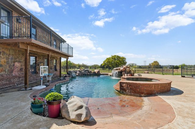 362 County Road 1170, Decatur, TX 76234