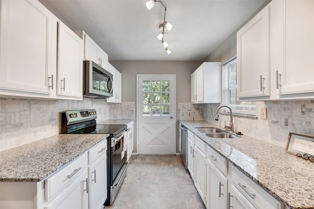2002 Rose Hill Road, Carrollton, TX 75007