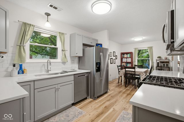 1043 Briarwood Drive, Brownsburg, IN 46112