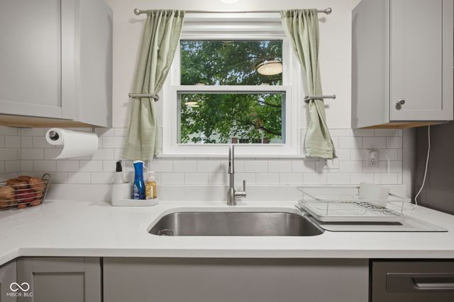 1043 Briarwood Drive, Brownsburg, IN 46112