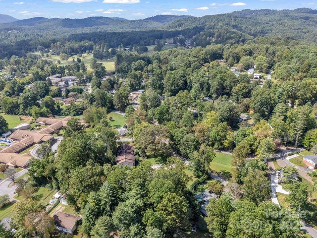 333 W Lake Avenue, Hendersonville, NC 28739