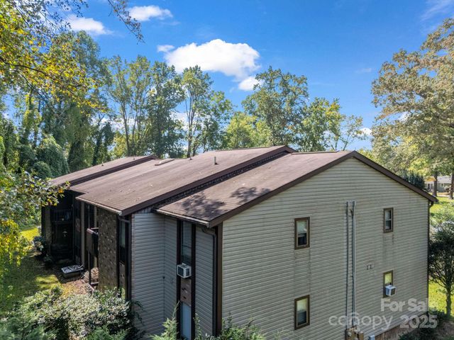 333 W Lake Avenue, Hendersonville, NC 28739