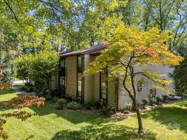 333 W Lake Avenue, Hendersonville, NC 28739