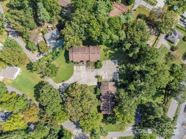 333 W Lake Avenue, Hendersonville, NC 28739