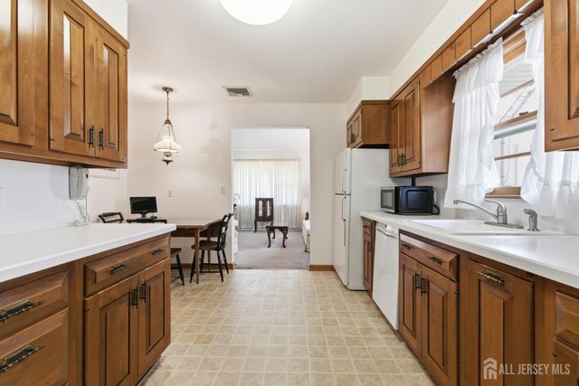 35 Lee Avenue, Sayreville, NJ 08879