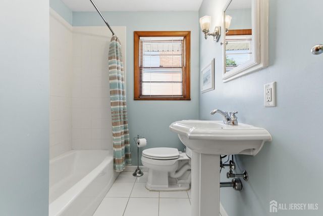 35 Lee Avenue, Sayreville, NJ 08879