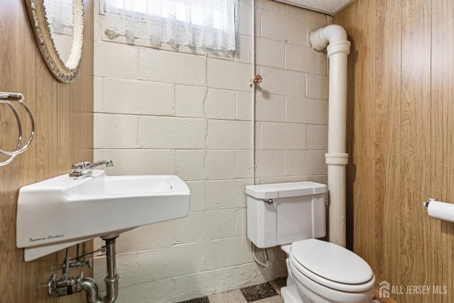 35 Lee Avenue, Sayreville, NJ 08879