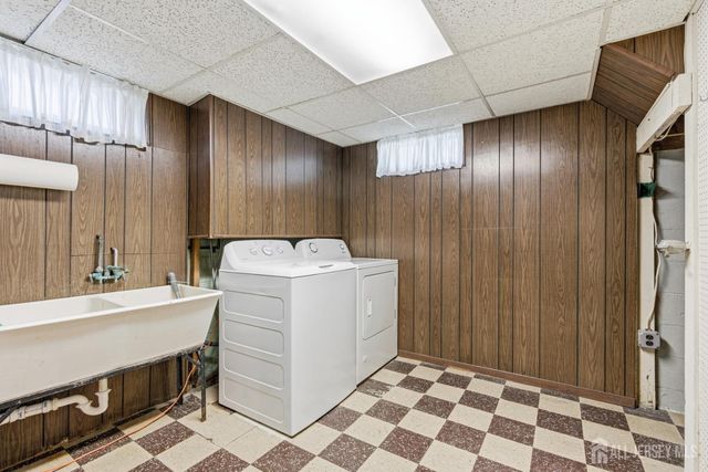 35 Lee Avenue, Sayreville, NJ 08879