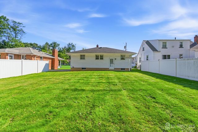 35 Lee Avenue, Sayreville, NJ 08879