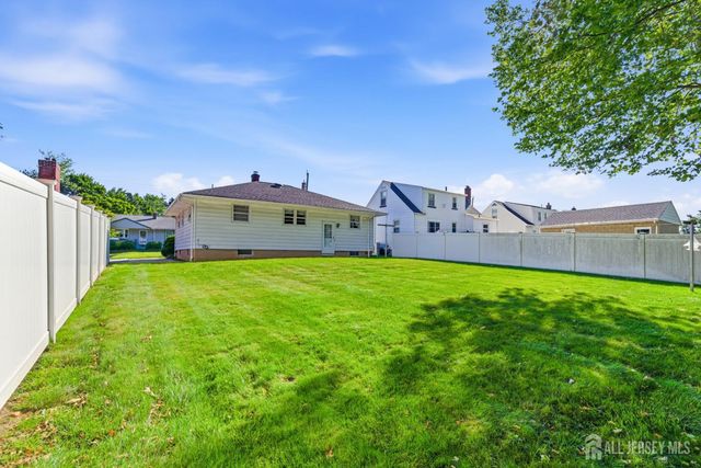 35 Lee Avenue, Sayreville, NJ 08879