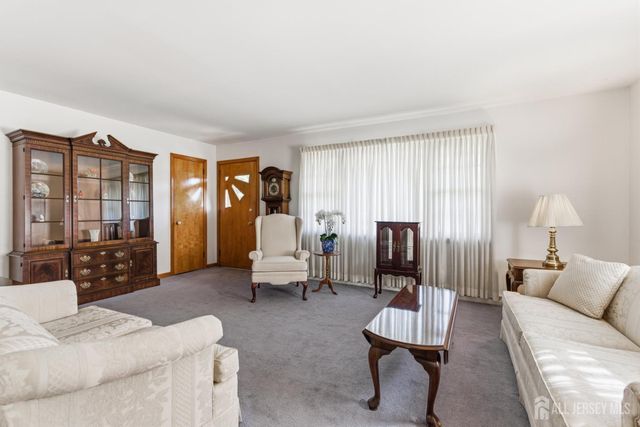 35 Lee Avenue, Sayreville, NJ 08879