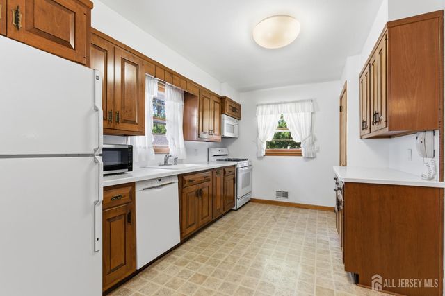 35 Lee Avenue, Sayreville, NJ 08879