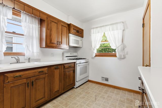 35 Lee Avenue, Sayreville, NJ 08879