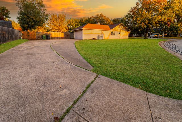 1307 Glassboro Circle, Arlington, TX 76015