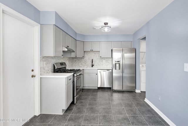 6 Stowe Court, Freehold, NJ 07728