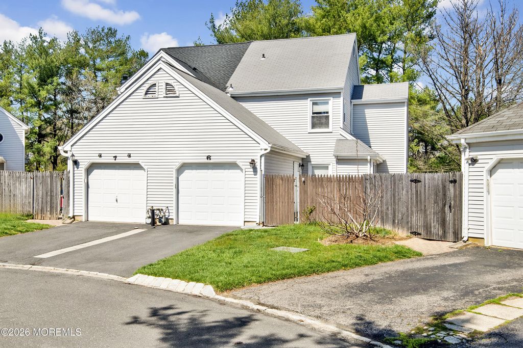 6 Stowe Court, Freehold, NJ 07728