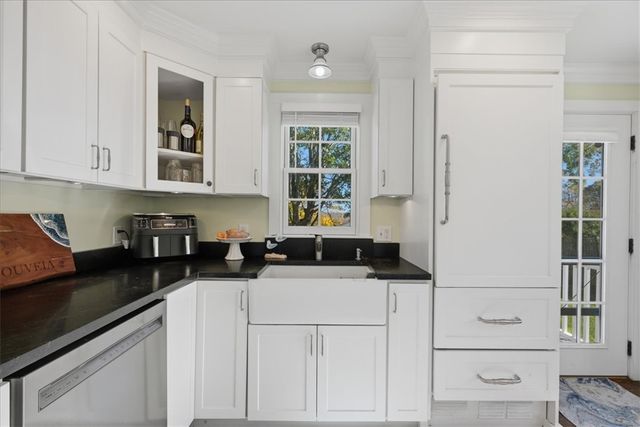 128 Maple Avenue, Little Compton, RI 02837