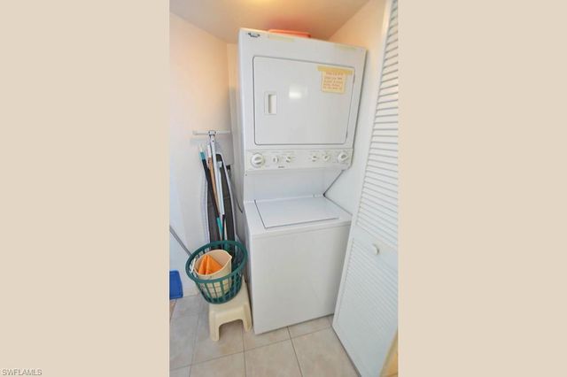 113 Wading Bird Cir Apt 102, Naples, FL 34110