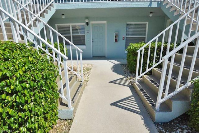 113 Wading Bird Cir Apt 102, Naples, FL 34110