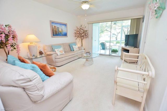 113 Wading Bird Cir Apt 102, Naples, FL 34110