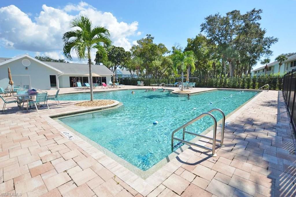 113 Wading Bird Cir Apt 102, Naples, FL 34110