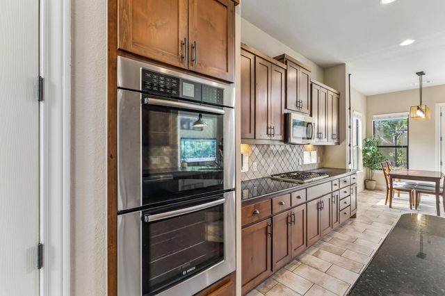 205 E Adelanta PL, Round Rock, TX 78681