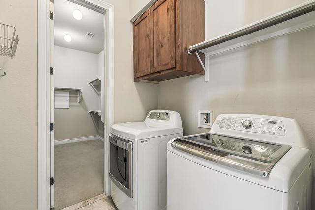 205 E Adelanta PL, Round Rock, TX 78681