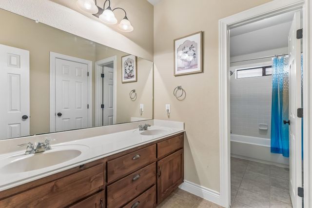 205 E Adelanta PL, Round Rock, TX 78681