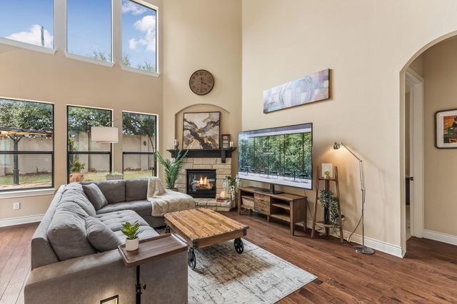 205 E Adelanta PL, Round Rock, TX 78681