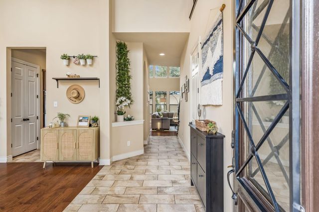 205 E Adelanta PL, Round Rock, TX 78681