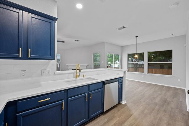 8943 W Hove LOOP, Austin, TX 78749