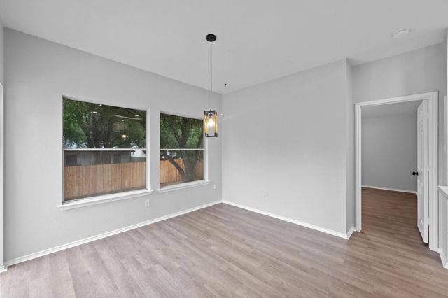 8943 W Hove LOOP, Austin, TX 78749